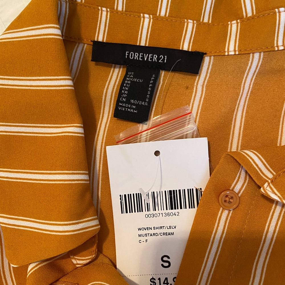 Cropped button down - Picture 3 of 3